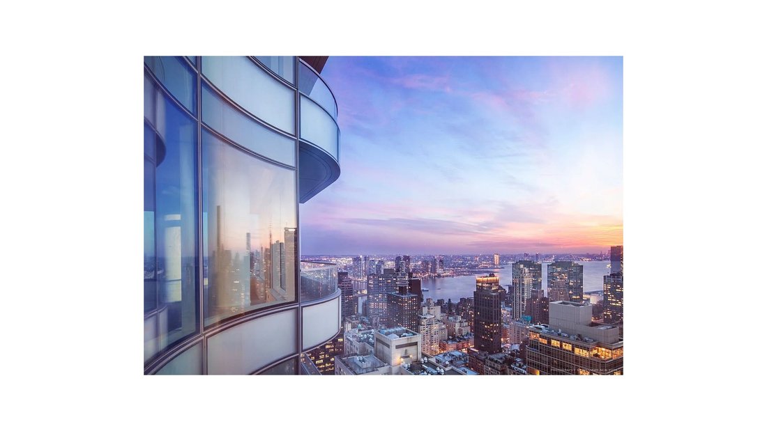 New York, New York, United States 1 - 18935079
