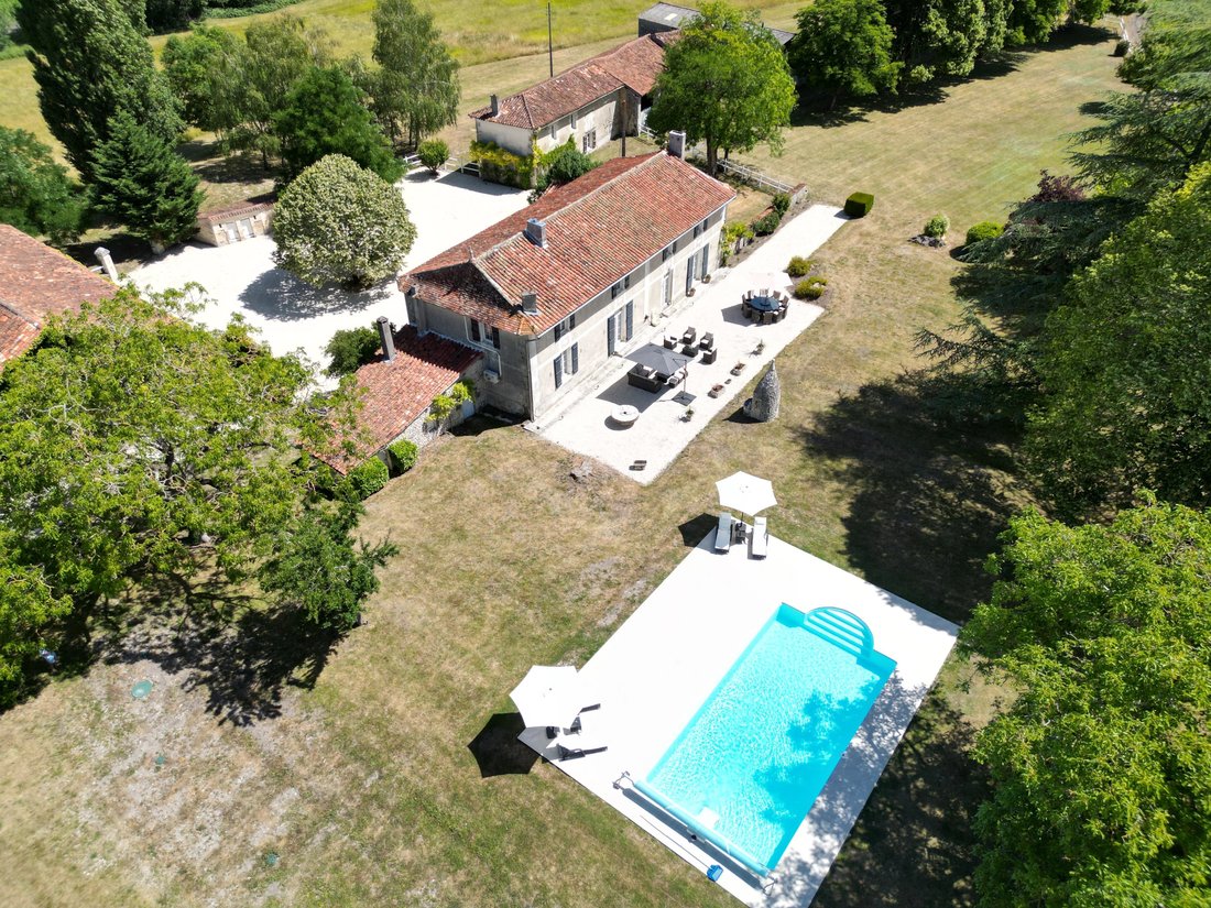 House in Blanzac-Porcheresse, Coteaux-du-Blanzacais, France 4 - 17043497
