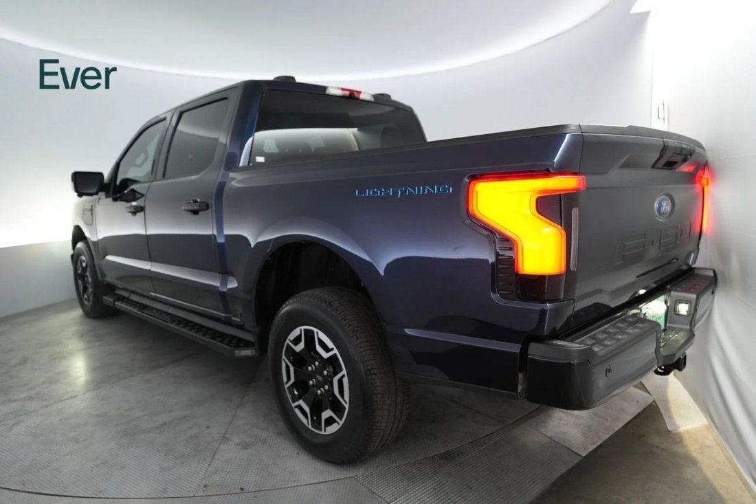 Pickup in San Francisco, CA, United States 3 - 18699604