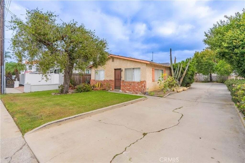 Costa Mesa, California, United States 4 - 18934686