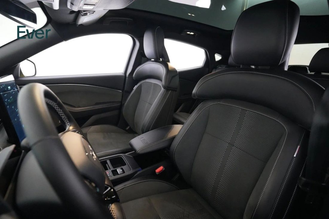 Suv in San Francisco, CA, United States 4 - 18087727