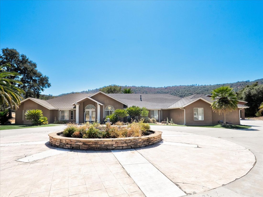 House in Oakhurst, California, United States 4 - 18933837