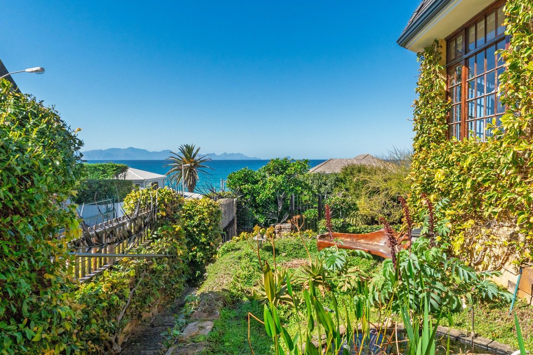 House in Kalk Bay, South Peninsula, Cape Town 1 - 18933656