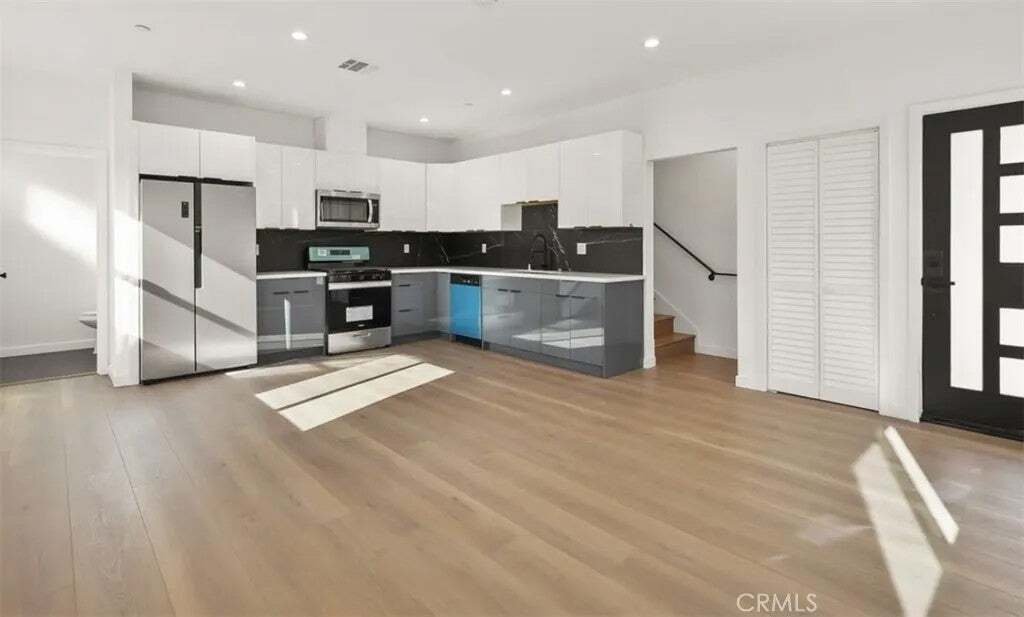 Los Angeles, California, United States 5 - 18934676