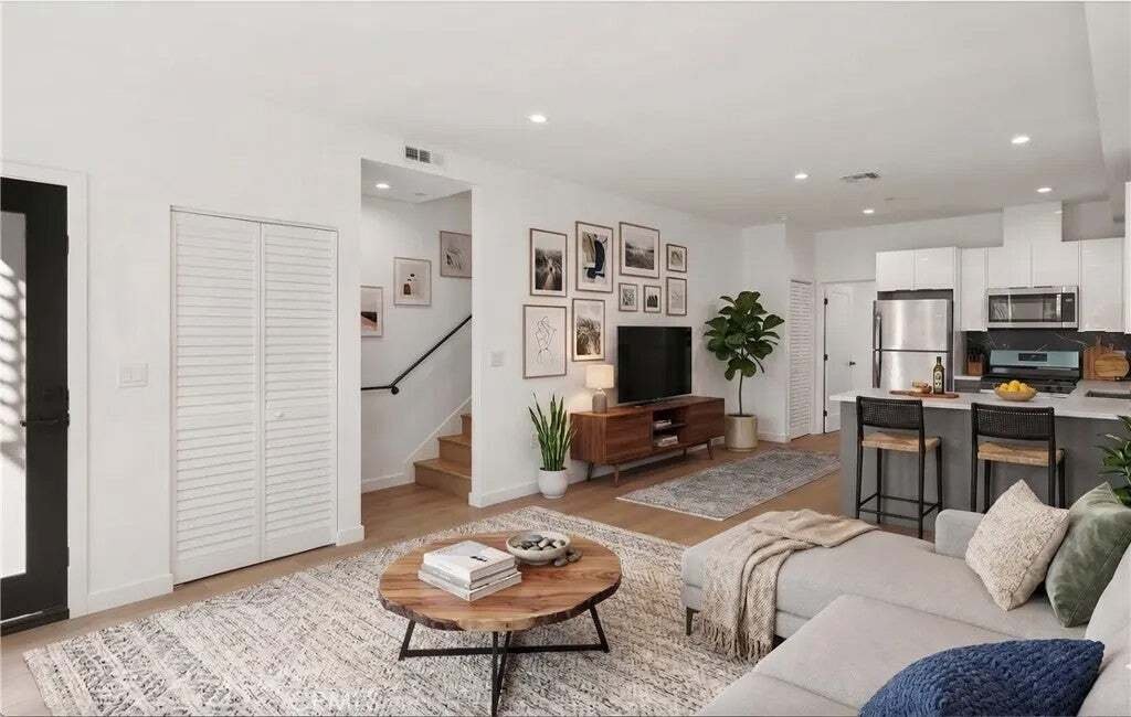 Los Angeles, California, United States 2 - 18934676