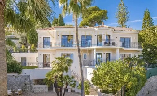 Villa in Village-Cros de Caste-Coupiere-Mont Gros, Roquebrune-Cap-Martin, France 1