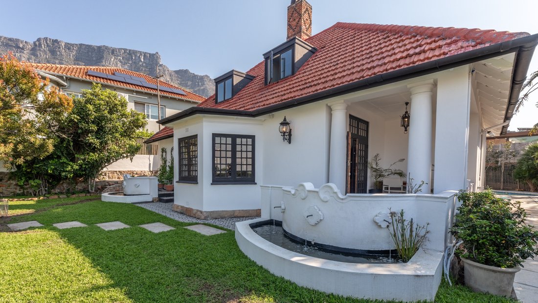 House in Oranjezicht, City Bowl, Cape Town 2 - 18935565