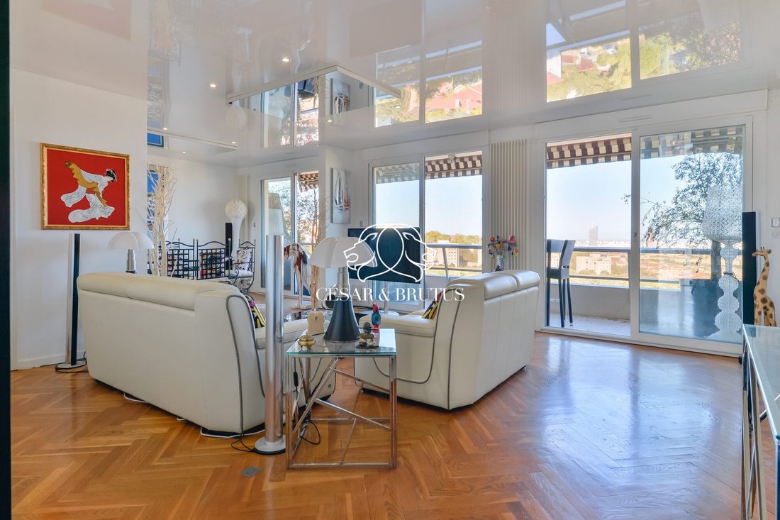 Apartment in Champvert-Point du Jour-Saint Irénée, Lyon 5e Arrondissement, Lyon 1 - 18936508