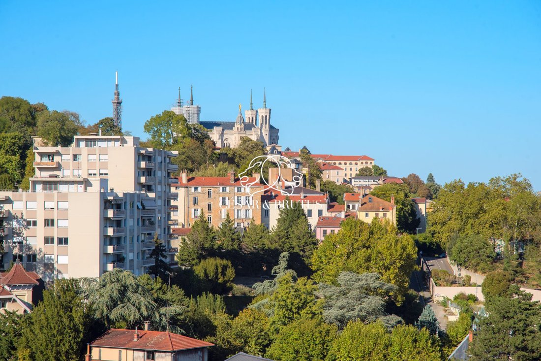 Apartment in Champvert-Point du Jour-Saint Irénée, Lyon 5e Arrondissement, Lyon 4 - 18936508
