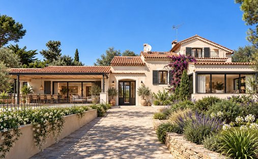 Villa in Saint-Cyr-sur-Mer, Provence-Alpes-Côte d'Azur, France 1