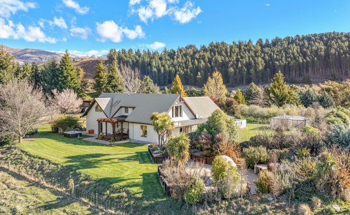 Land in Luggate, Otago, New Zealand 1