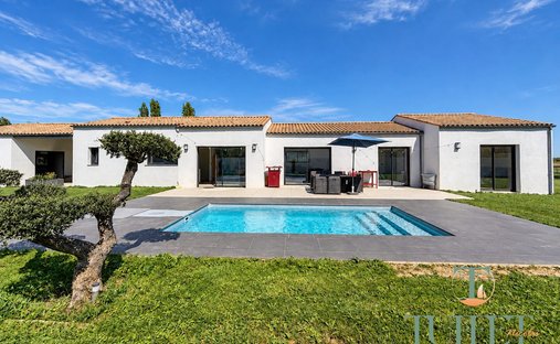 House in Breuillet, Nouvelle-Aquitaine, France 1