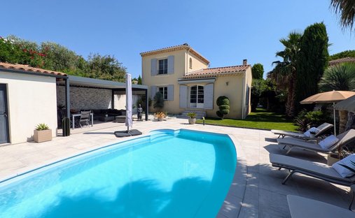 Villa in Ouest, Entraigues-sur-la-Sorgue, France 1