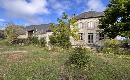 House in Vebret, Auvergne-Rhône-Alpes, France 1