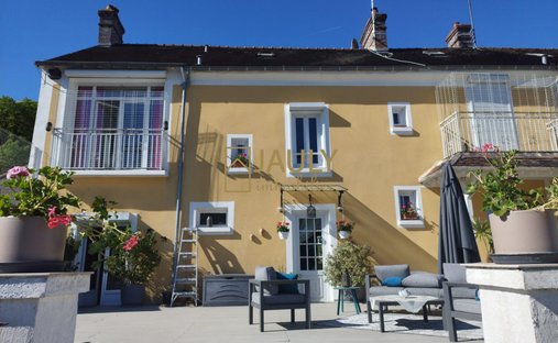 House in Saint-Jean-les-Deux-Jumeaux, Ile-de-France, France 1