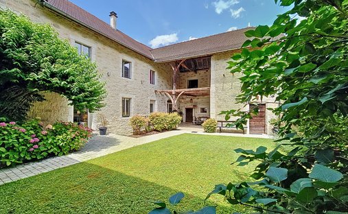 House in Champfleuri, Bourgoin-Jallieu, France 1