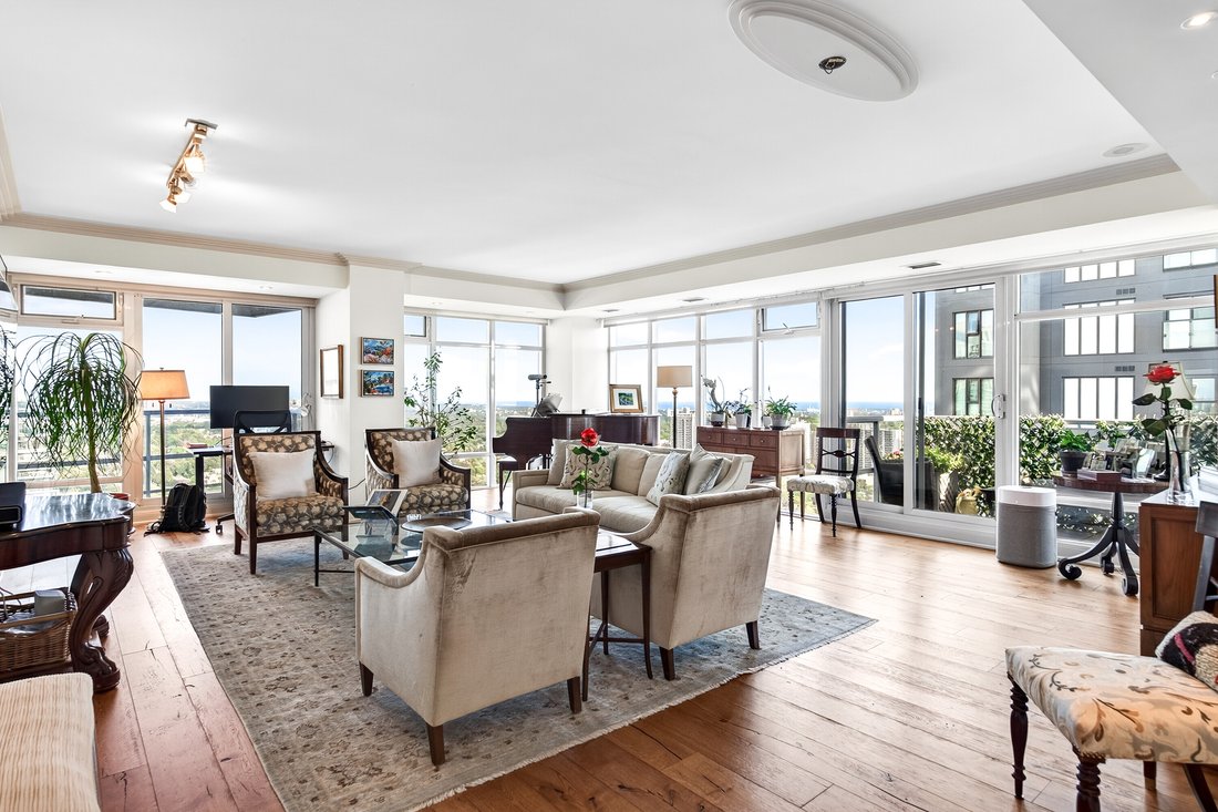 Condo in Toronto, Ontario, Canada 5 - 18936576