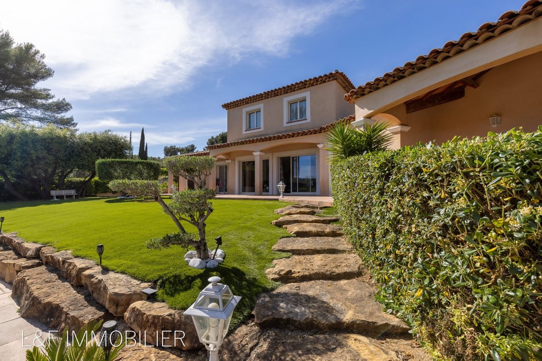 Villa in La Cadiere-d'Azur, Provence-Alpes-Côte d'Azur, France 2 - 18936486