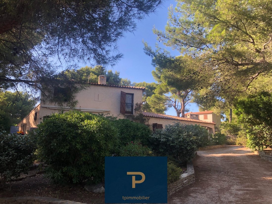 Villa in Saint-Cyr-sur-Mer, Provence-Alpes-Côte d'Azur, France 3 - 18936419