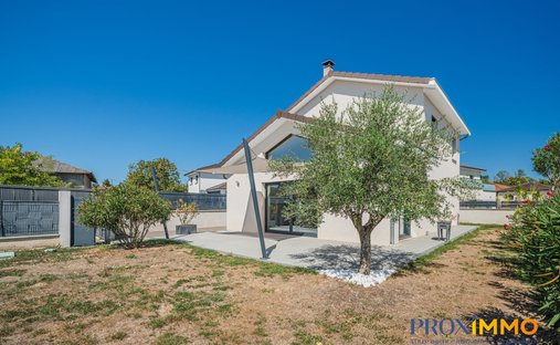 House in Les Iles, Moirans, France 1