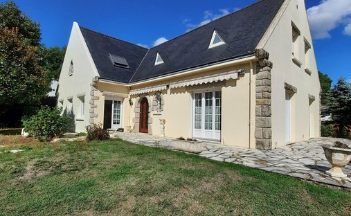 House in Nord Ouest, Sautron, France 1
