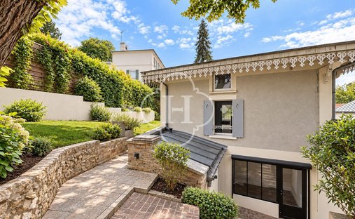 House in Bourg-La Feuillaume Nord, La Celle-Saint-Cloud, France 1