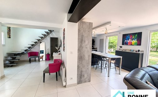 House in Loire-Cd, Saint-Pryve-Saint-Mesmin, France 1