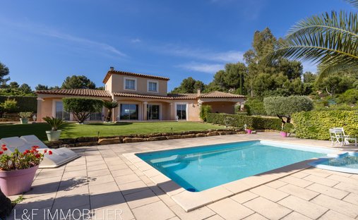 Villa in La Cadiere-d'Azur, Provence-Alpes-Côte d'Azur, France 1
