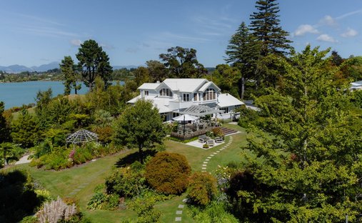 House in Bronte, Tasman, New Zealand 1