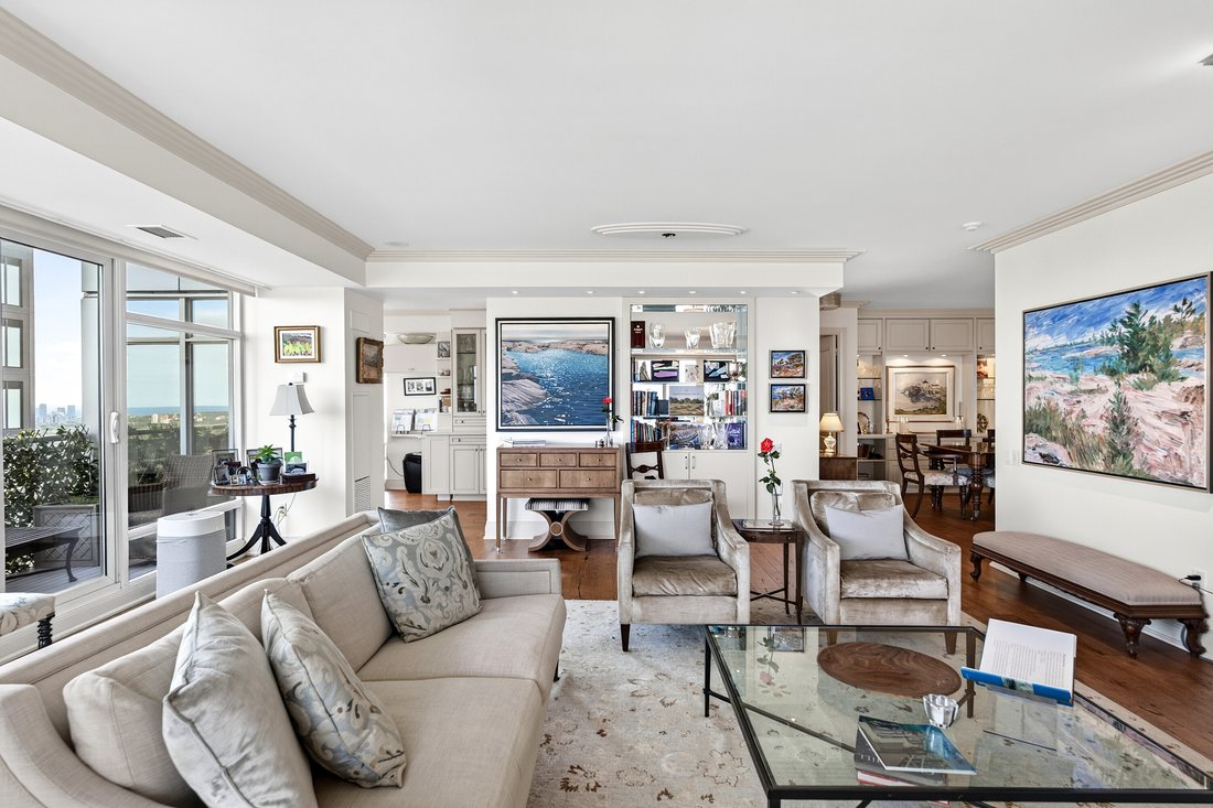 Condo in Toronto, Ontario, Canada 3 - 18936576