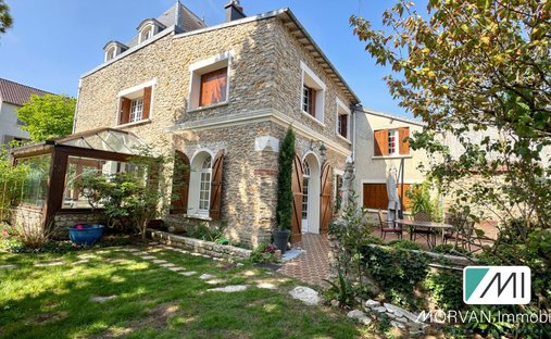 House in Centre Ville, Le Perray-en-Yvelines, France 1