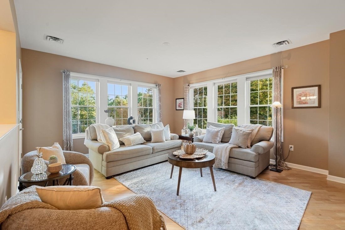 Condo in Reading, Massachusetts, United States 1 - 18936297