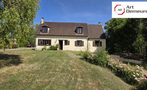 House in Meriel, Ile-de-France, France 1
