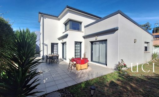 House in Sud, Les Sorinieres, France 1