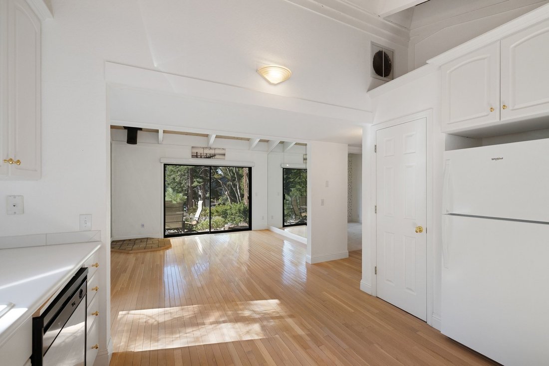Condo in Incline Village, Nevada, United States 4 - 18936641