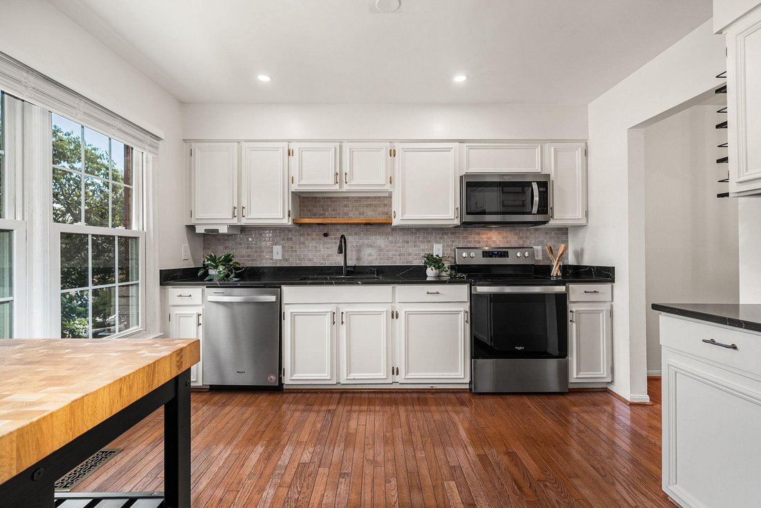 Townhouse in Pimmit Hills, Virginia, United States 2 - 18936650