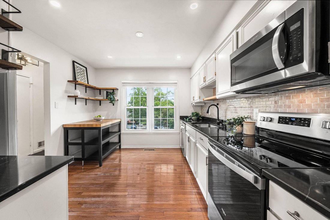 Townhouse in Pimmit Hills, Virginia, United States 3 - 18936650