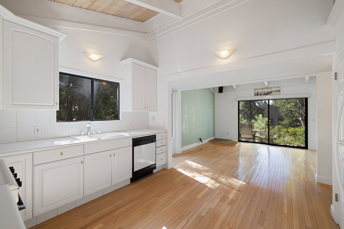 Condo in Incline Village, Nevada, United States 5 - 18936641