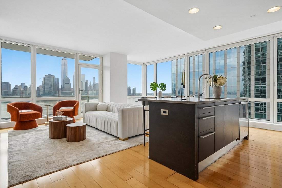 Jersey City, New Jersey, United States 3 - 18936643