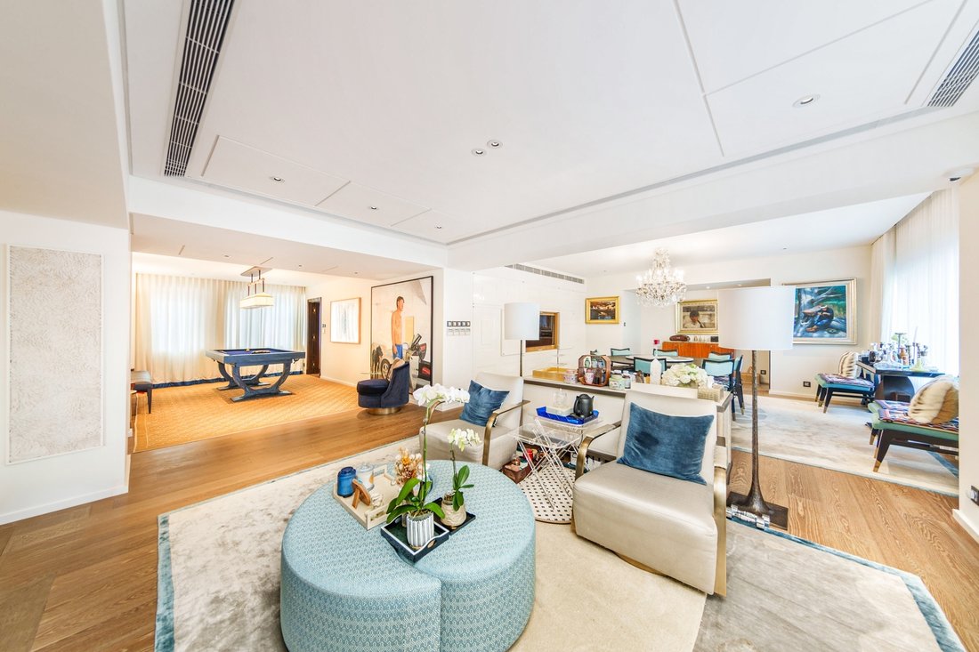 Apartment in Mid-Levels Central, Hong Kong 1 - 18936640