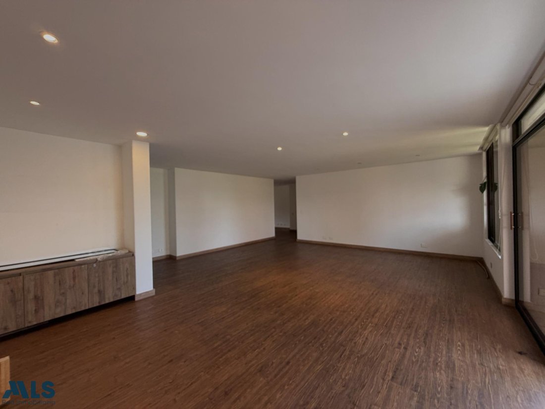 Apartment in Medellín, Antioquia, Colombia 3 - 18937434