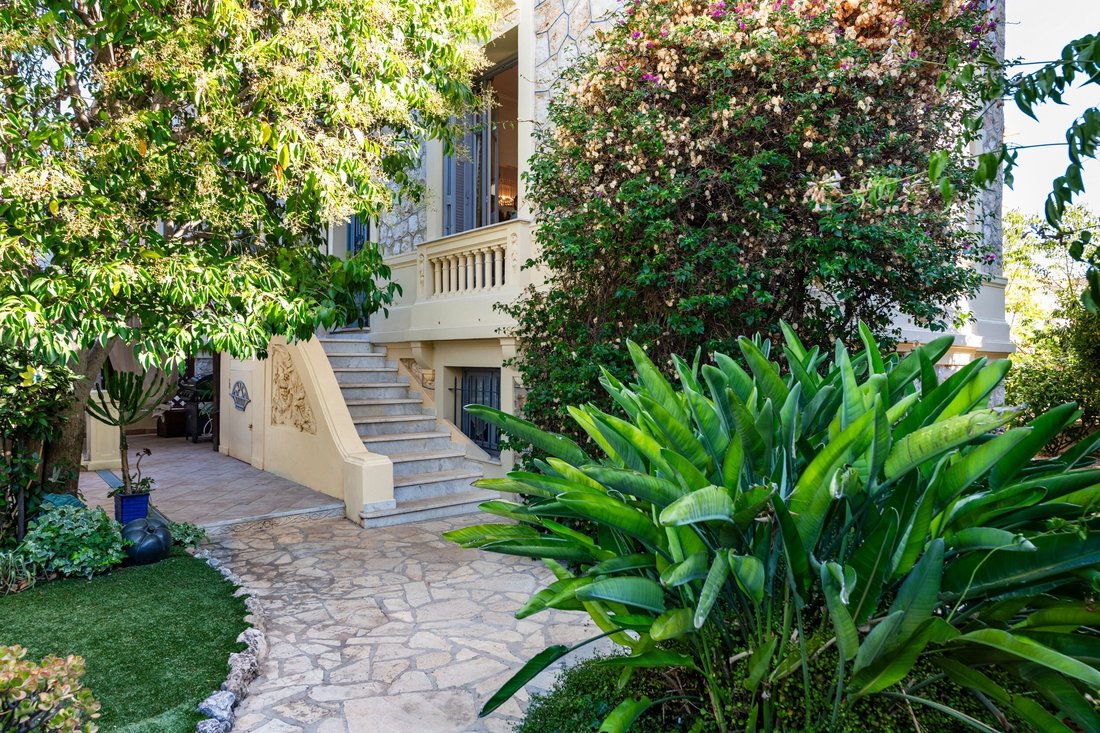 Townhouse in Chambrun, Nice, France 1 - 18936659