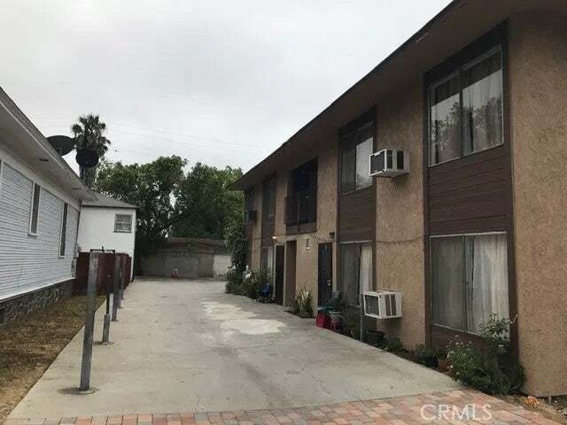Pomona, California, United States 1 - 18937180