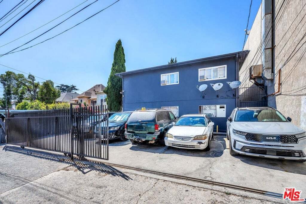 Los Angeles, California, United States 4 - 18936766