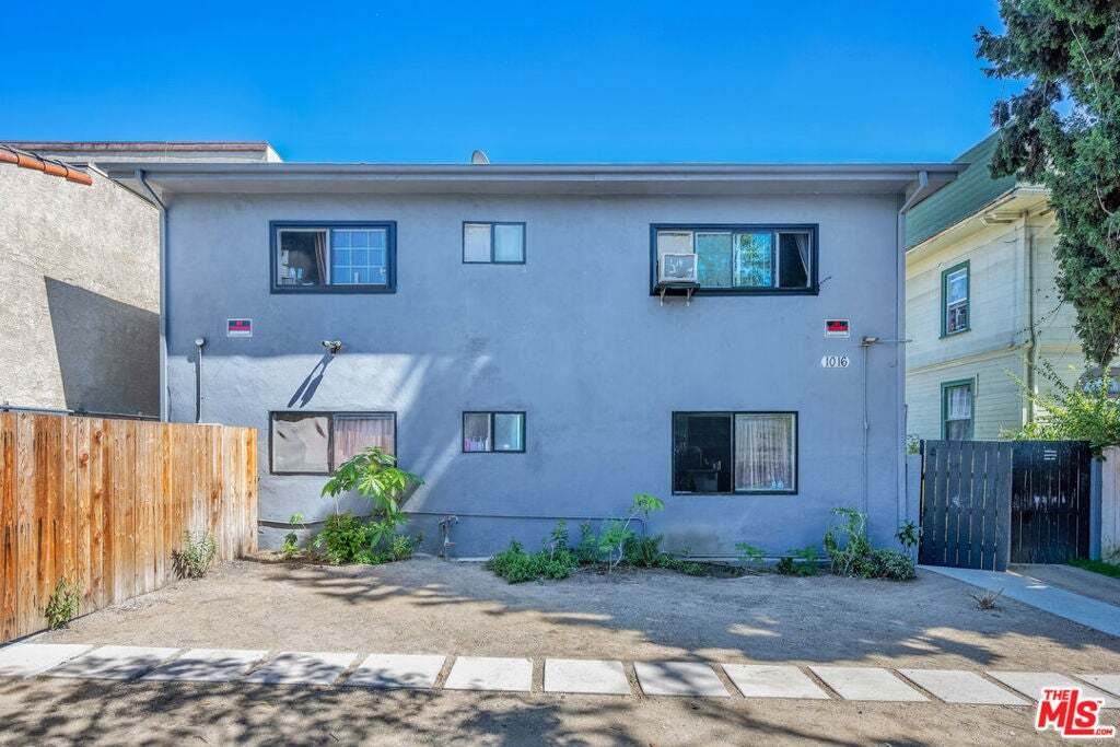 Los Angeles, California, United States 2 - 18936766
