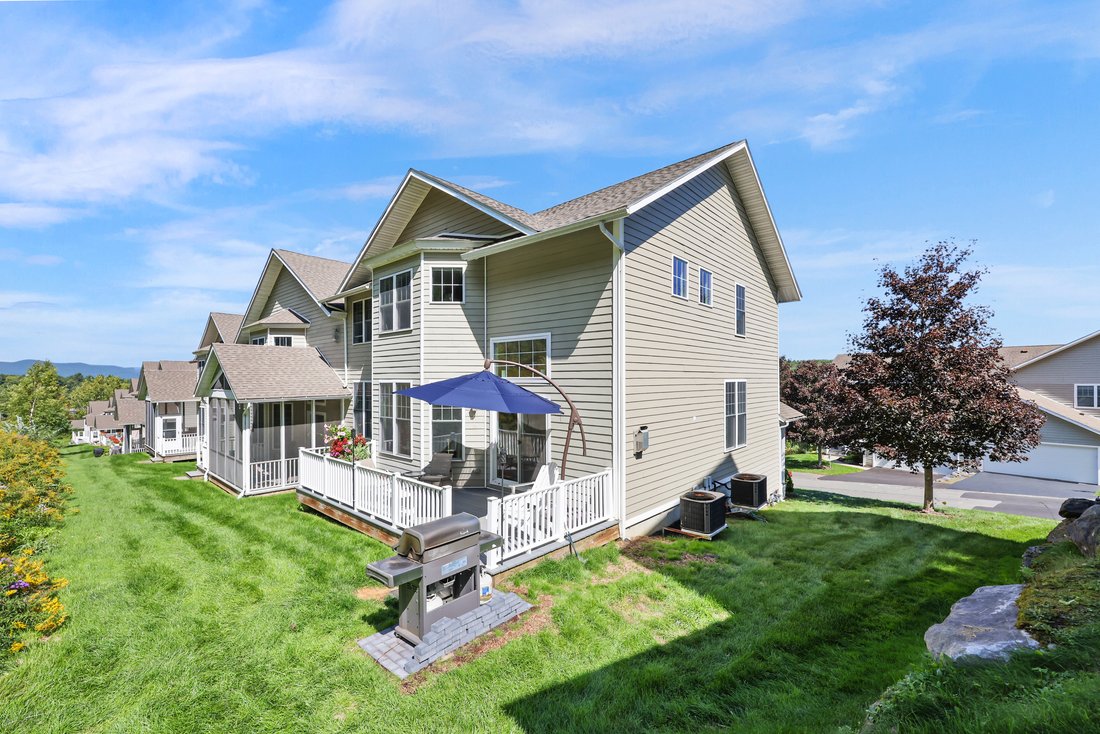 Condo in Pittsfield, Massachusetts, United States 1 - 18936660
