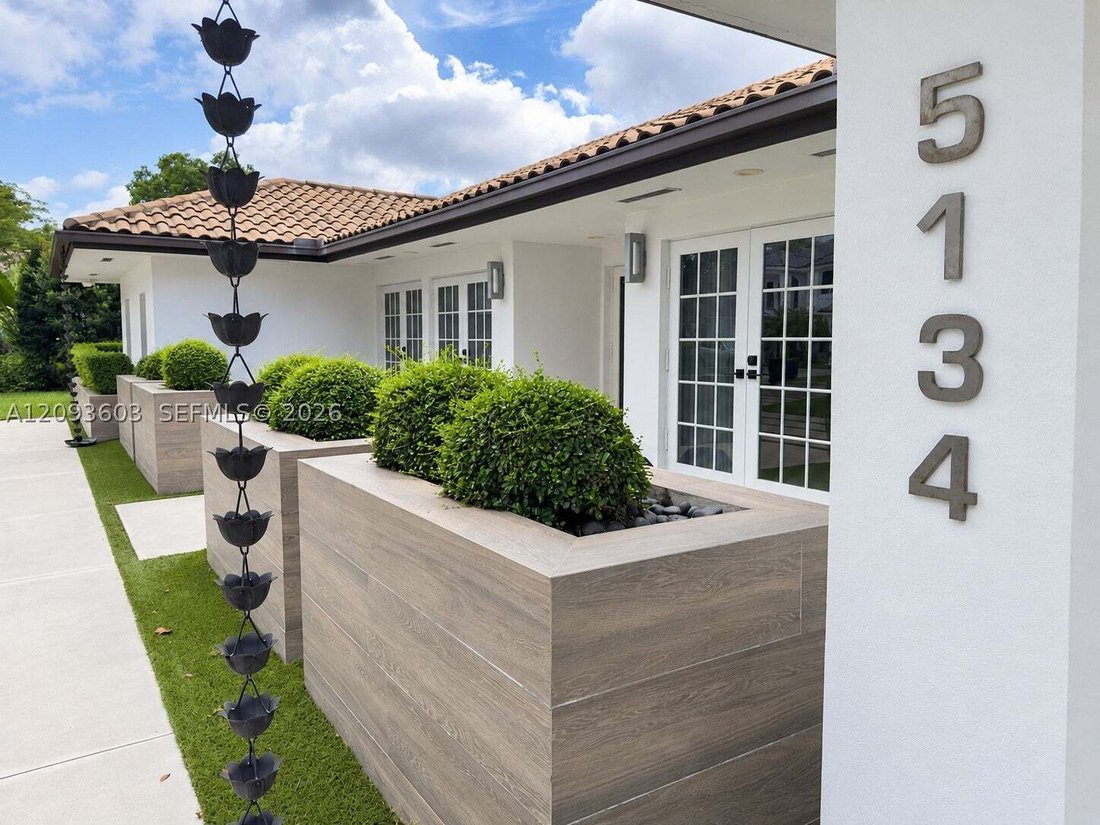 House in Doral, Florida, United States 3 - 18937032