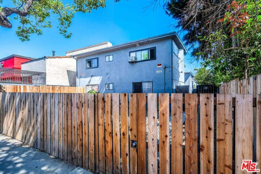 Los Angeles, California, United States 1 - 18936766