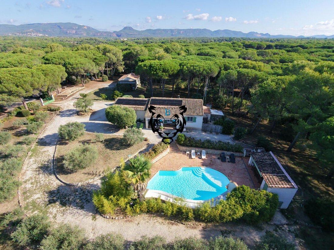 House in Ecarts, Roquebrune-sur-Argens, France 1 - 18937652