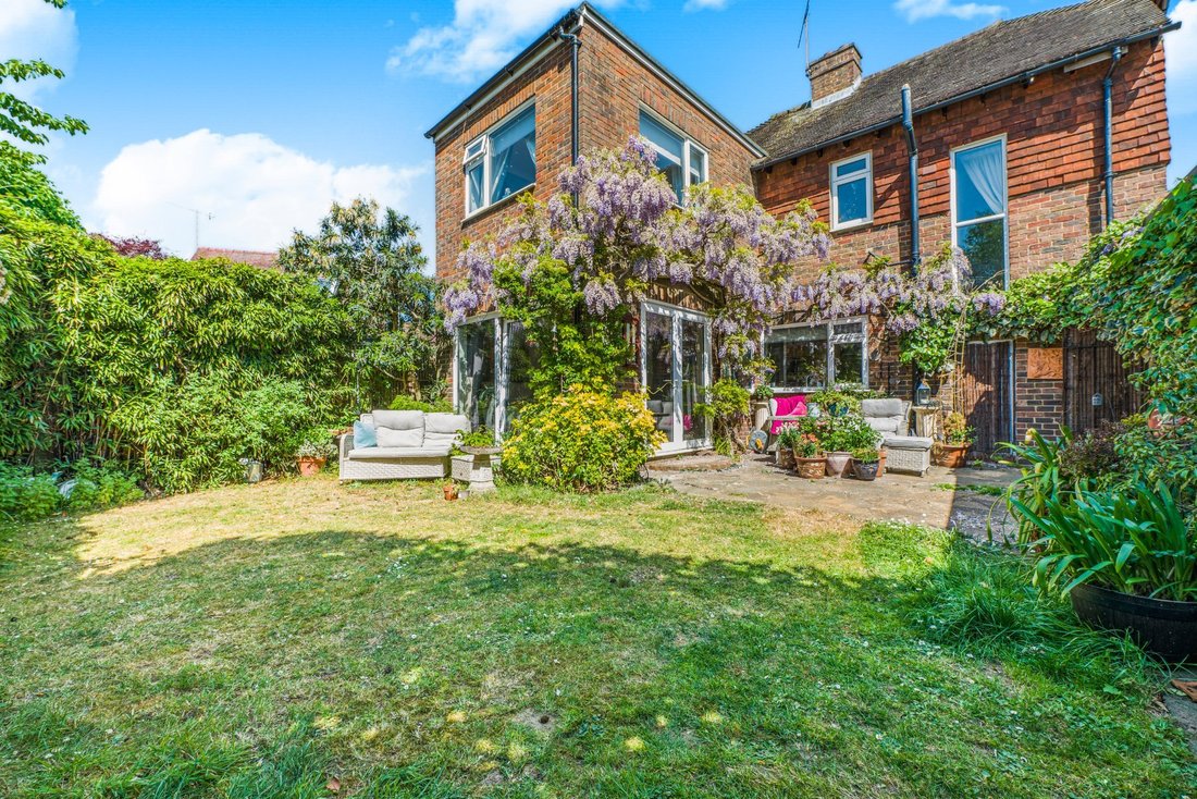 House in Abbotswood, Guildford, England 1 - 18936987